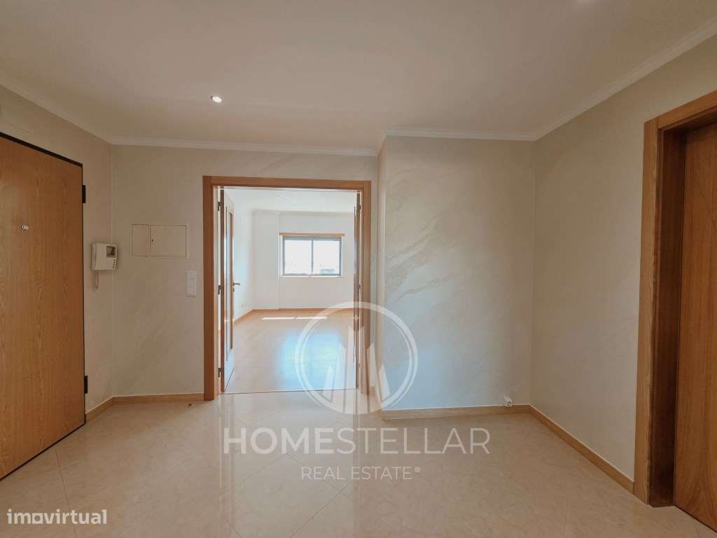 Apartamento T2 Atalaia com Arrecadação e Parqueamento-13