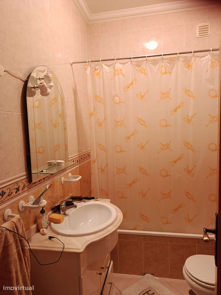 Apartamento T2 com 2 casas de banho em Quarteira-11