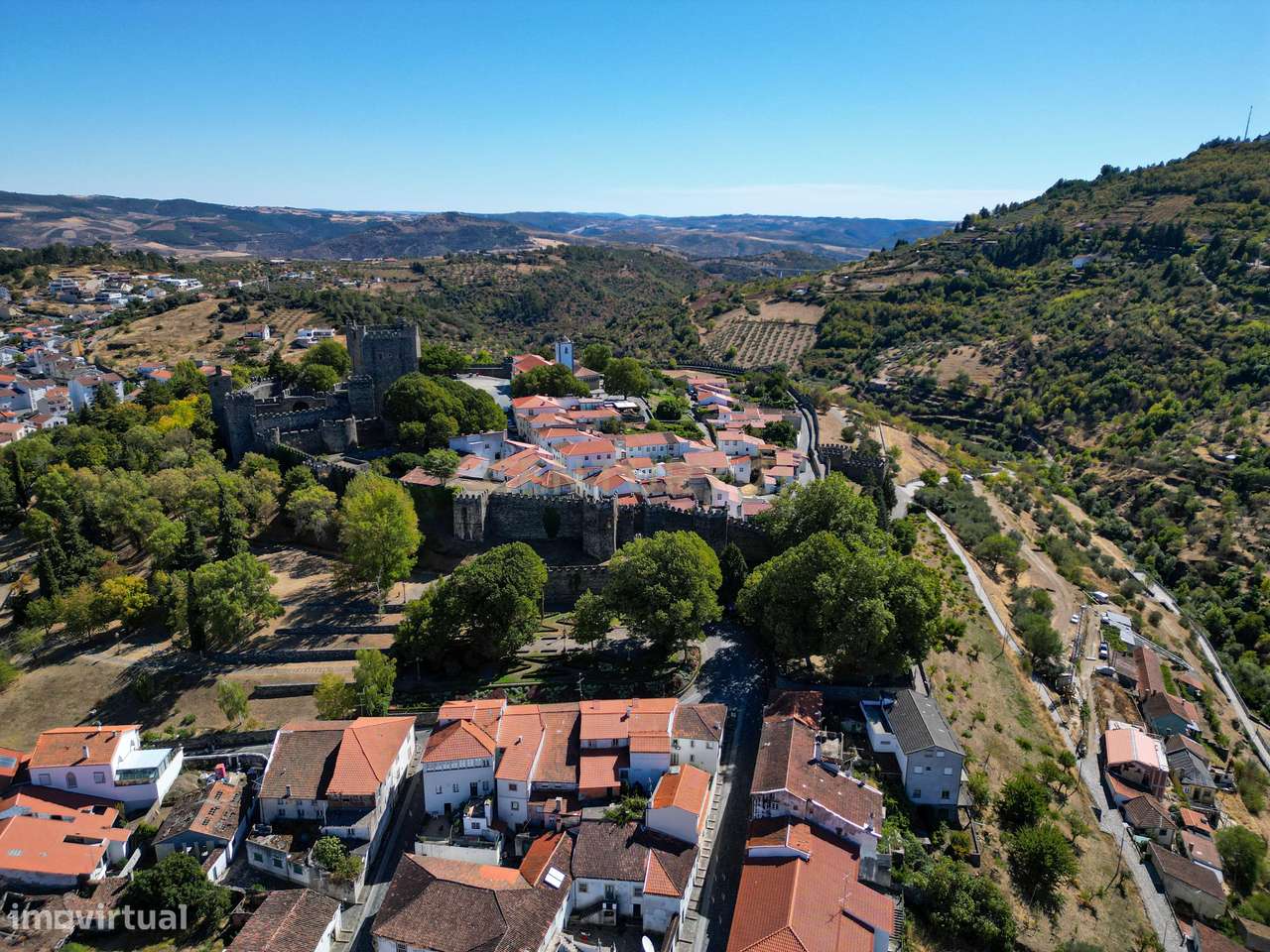 Moradia em FRENTE ao Castelo de Bragança e no CENTRO HISTÓRICO! - Pron - Grande imagem: 2/27