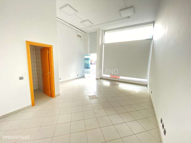 Loja no centro de Lagoa - Grande imagem: 2/5