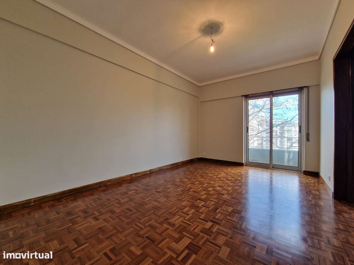 Apartamento T3 para arrendamento em São Domingos de Benfica - Grande imagem: 3/27