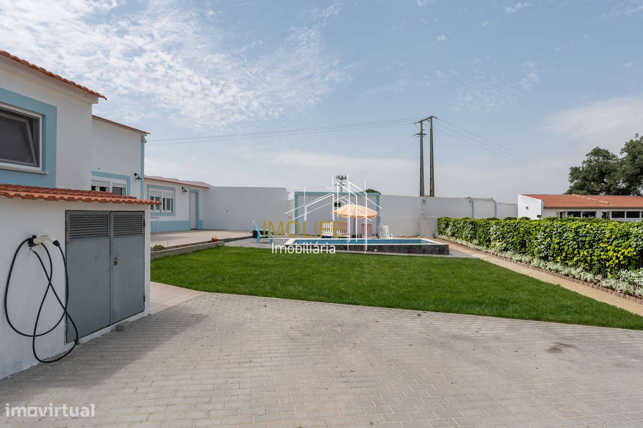 Moradia T4 com Piscina + Moradia T1 - Moita-7