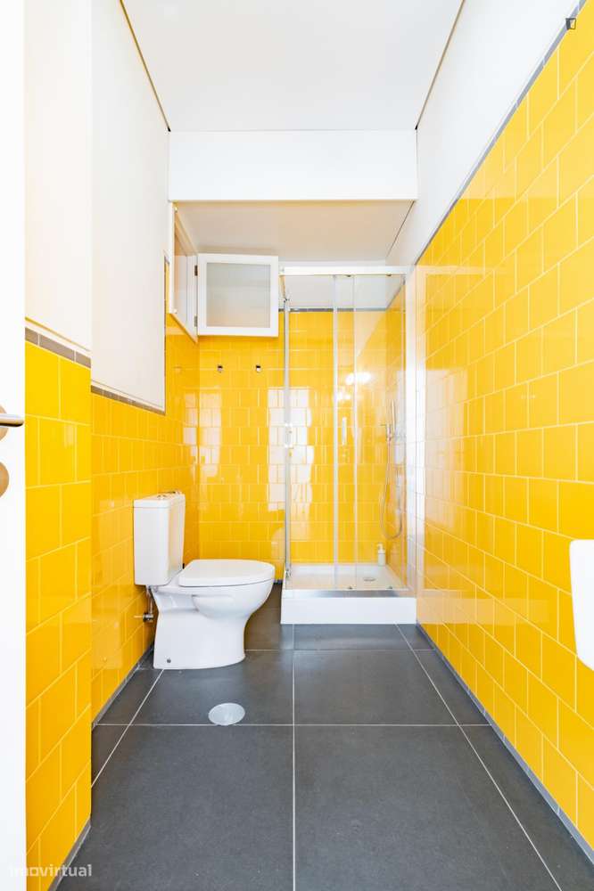 Quarto - localizado em Santo Ildefonso Porto - Grande imagem: 2/13