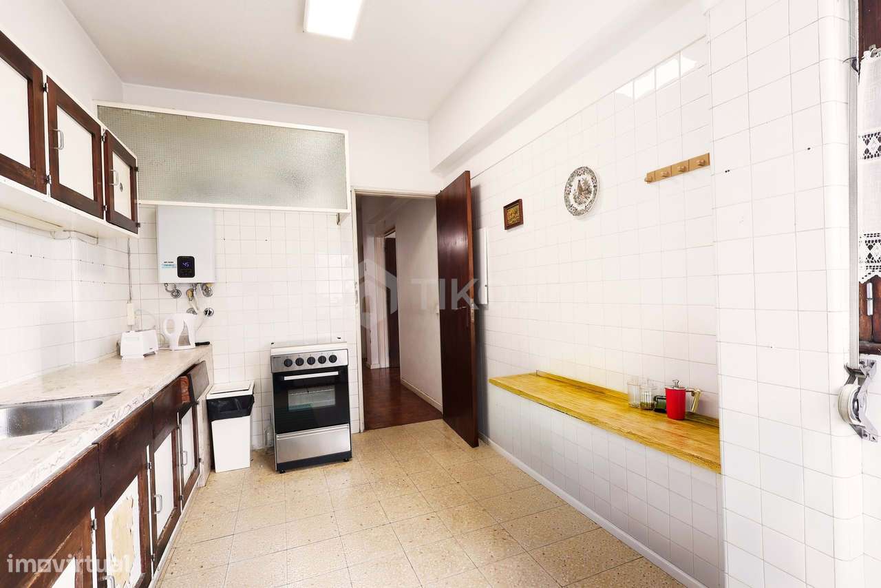 T4 COM 3 FRENTES SOLARES E ÁREAS ACIMA DA MÉDIA | METRO DE CHELAS-20