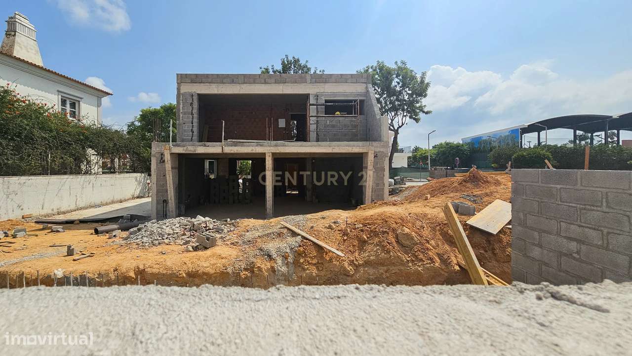 Moradia T4 | Contemporânea | Gambelas | PIscina Aquecida - Grande imagem: 4/36