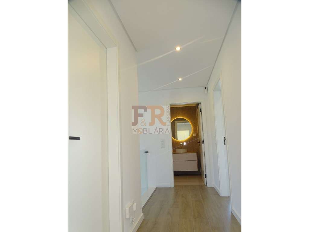PRONTA!! Moradia Duplex T4 com Garagem, Quinta das laranjeiras Fern...-41