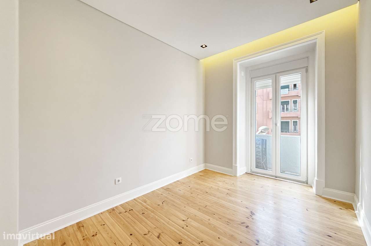 Apartamento T3 remodelado na Avenida Almirante Reis - Lisboa-24