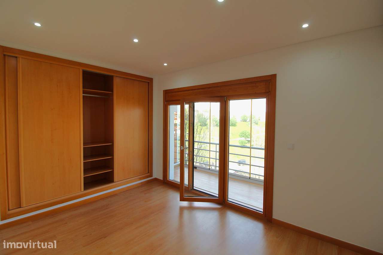 COLINAS DO CRUZEIRO -  T3 com 150 m² e 4 lugares de garagem!-11