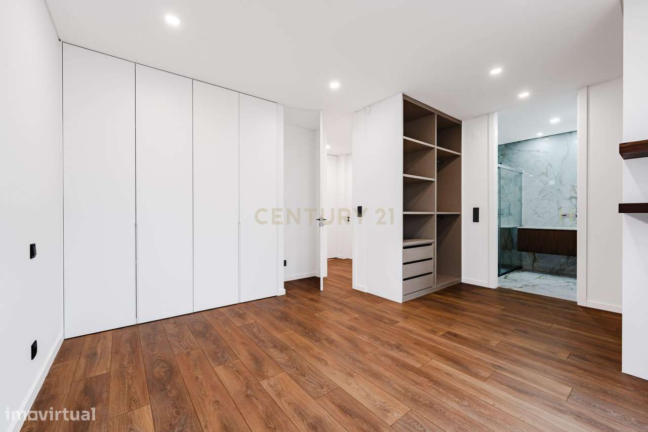 Moradia T3 Nova com Piscina em Palmela - Urbanização calma junto à A33-21