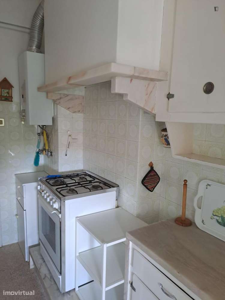 Quarto - localizado em Benfica Lisbon - Grande imagem: 5/10