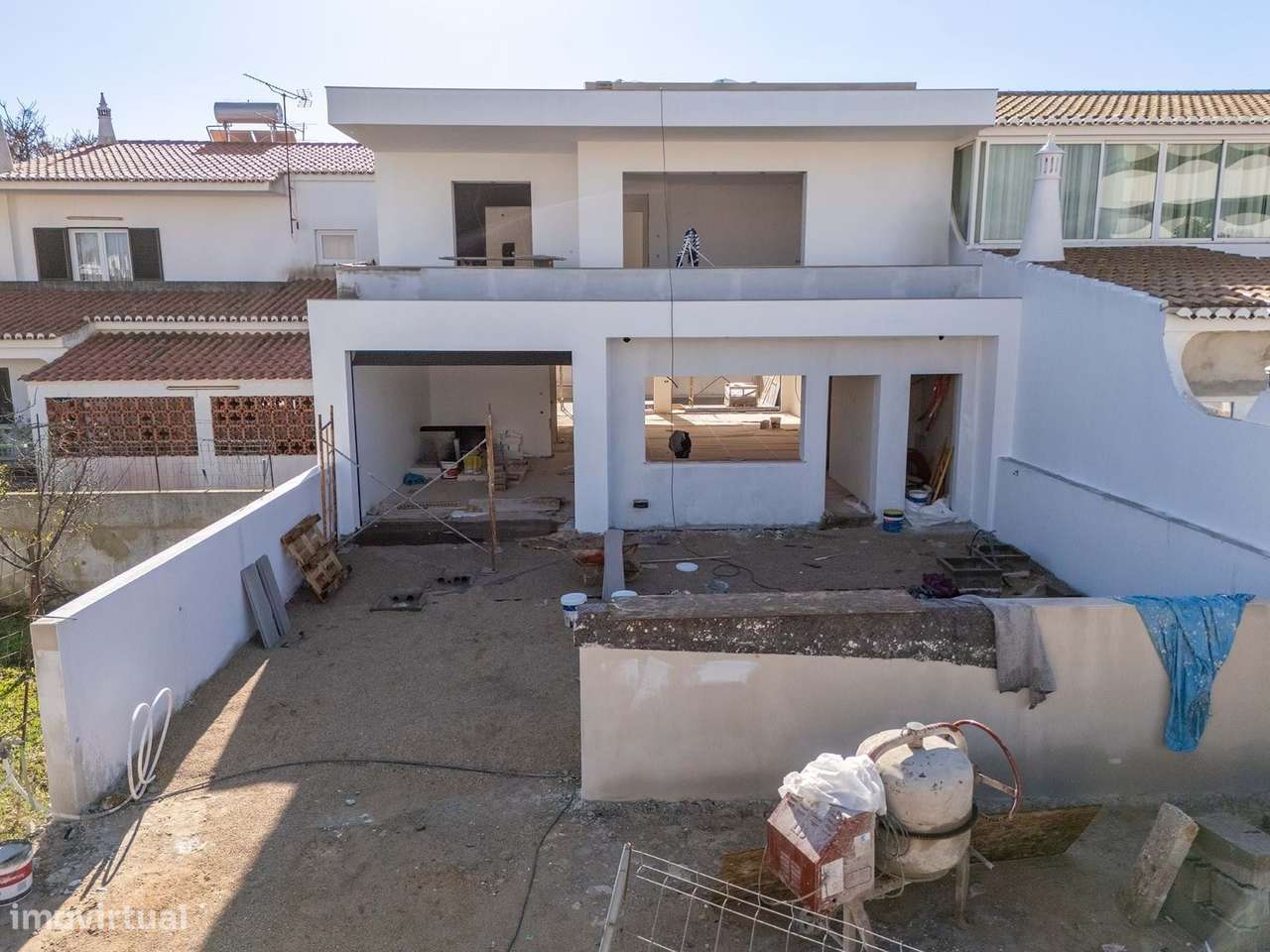 MORADIA T4 CONTEMPORÂNEA COM PISCINA E ROOFTOP EM LAGOS - Grande imagem: 5/26