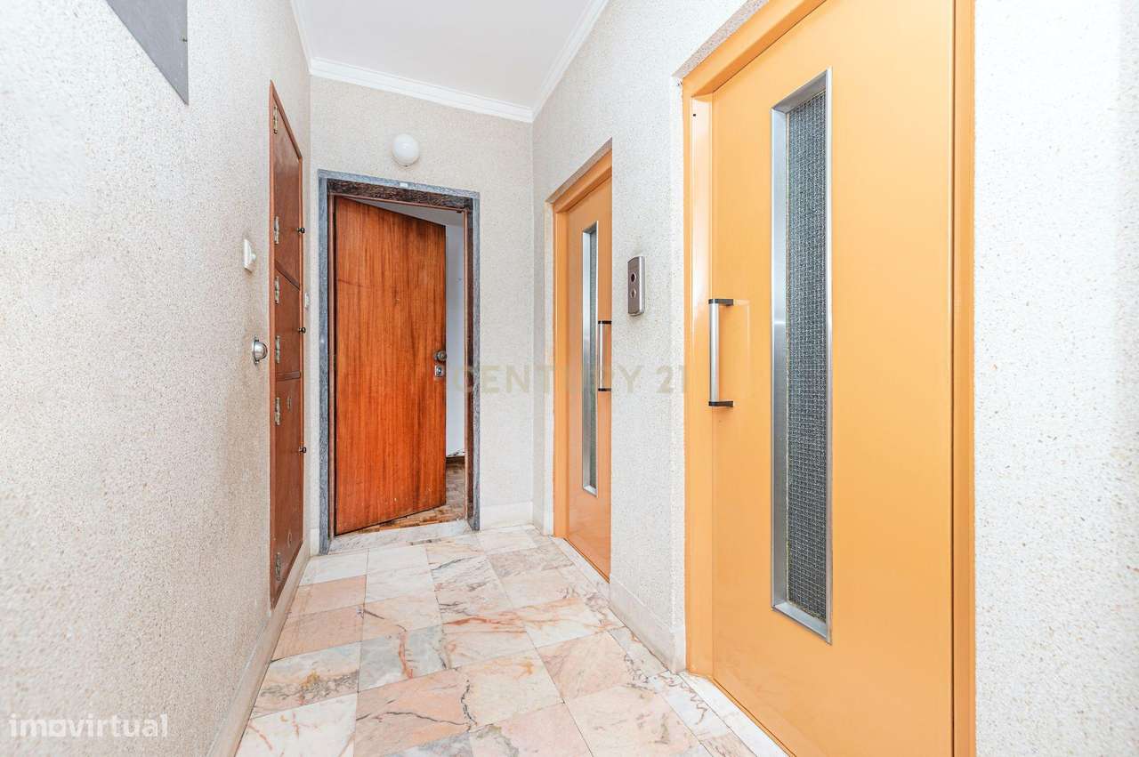 Apartamento T2 em Oeiras com Varanda e Boa Exposição Solar-20