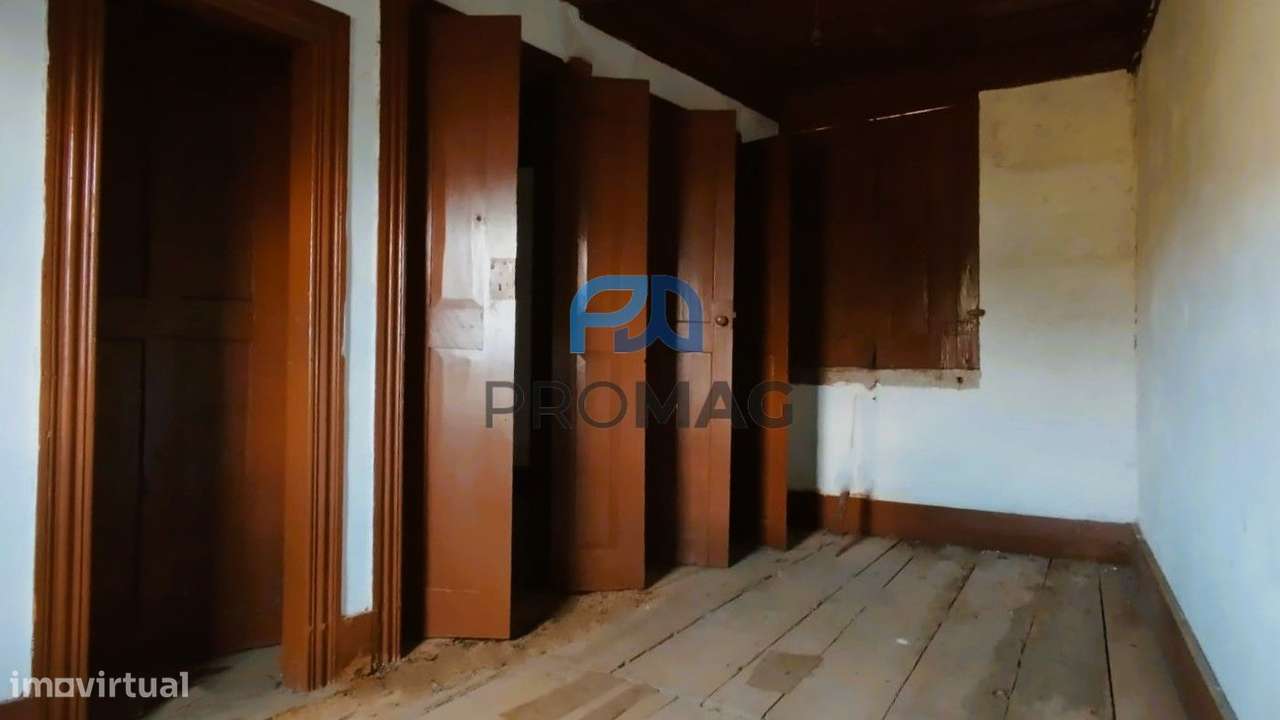 Moradia V3 para Recuperar em São Martinho de Mouros-7