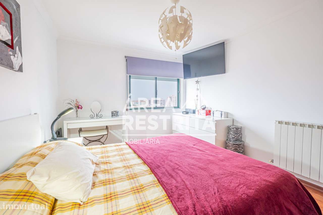 Apartamento T3 com parqueamento e elevador nos Fidalguinhos, Barreiro-34