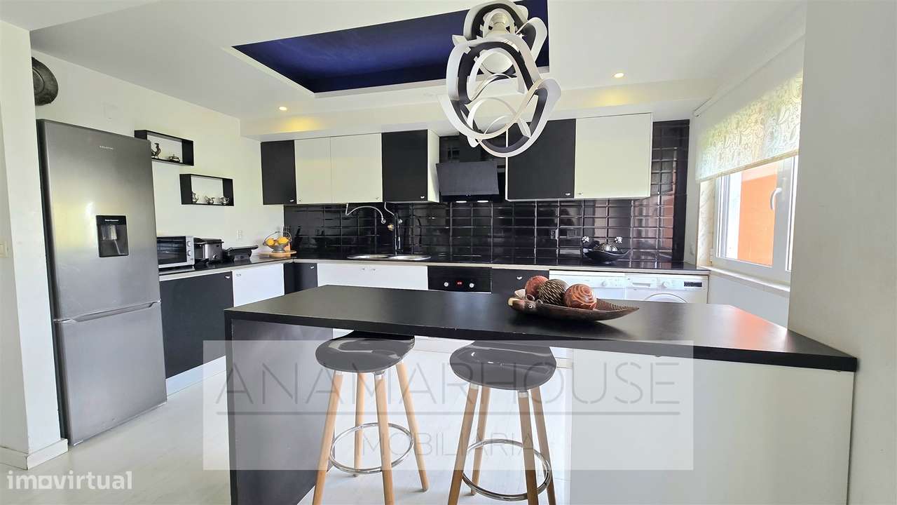 T2 Remodelado com Box para 2 Carros | Open Space 37m² | Vista Verde |-8