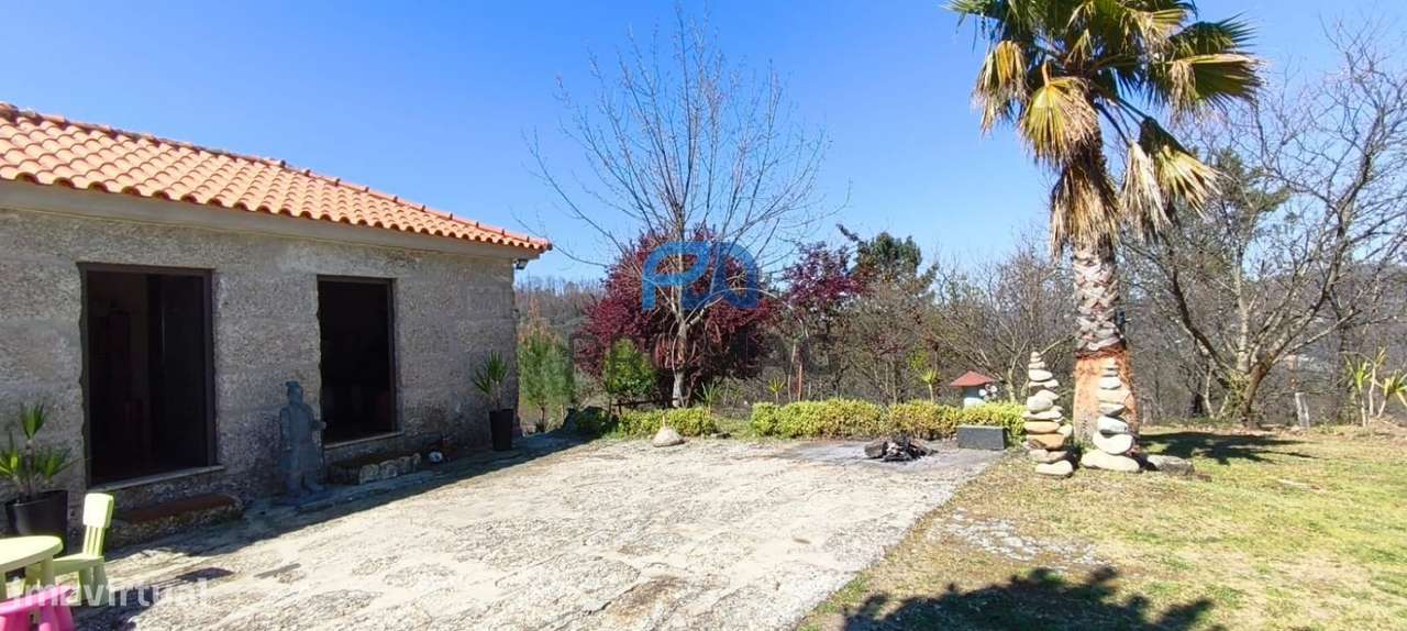 Quinta com 3 artigos urbanos, piscina e 9,4 ha em Resende-14