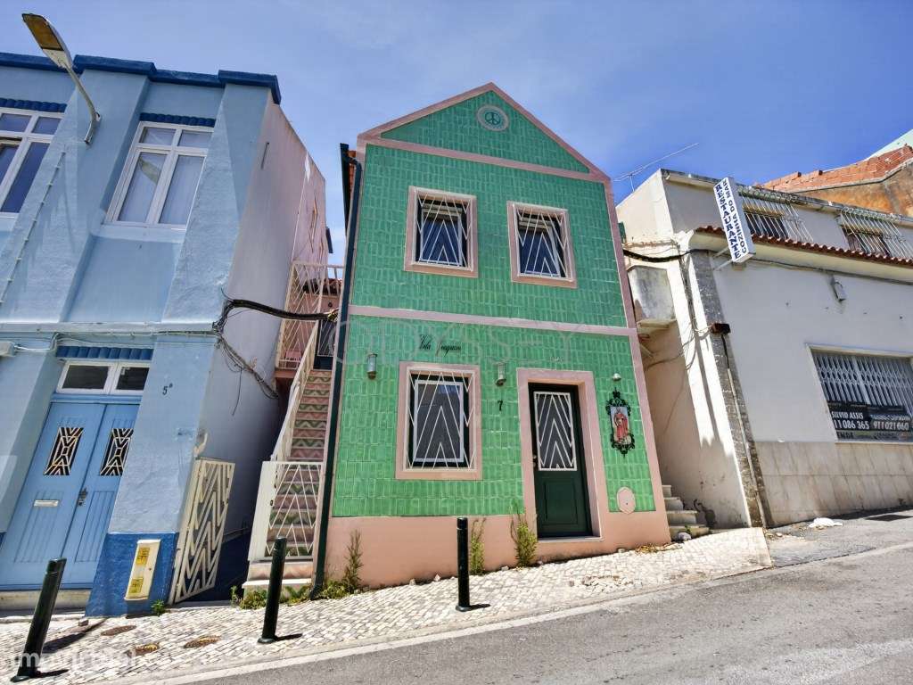 Edifício Residencial Renovado com Múltiplos Espaços Habitacionais I...-35