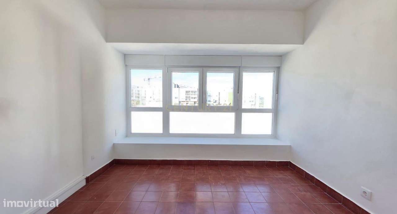 Apartamento T5 Duplex com Vista Panorâmica em Loures-11