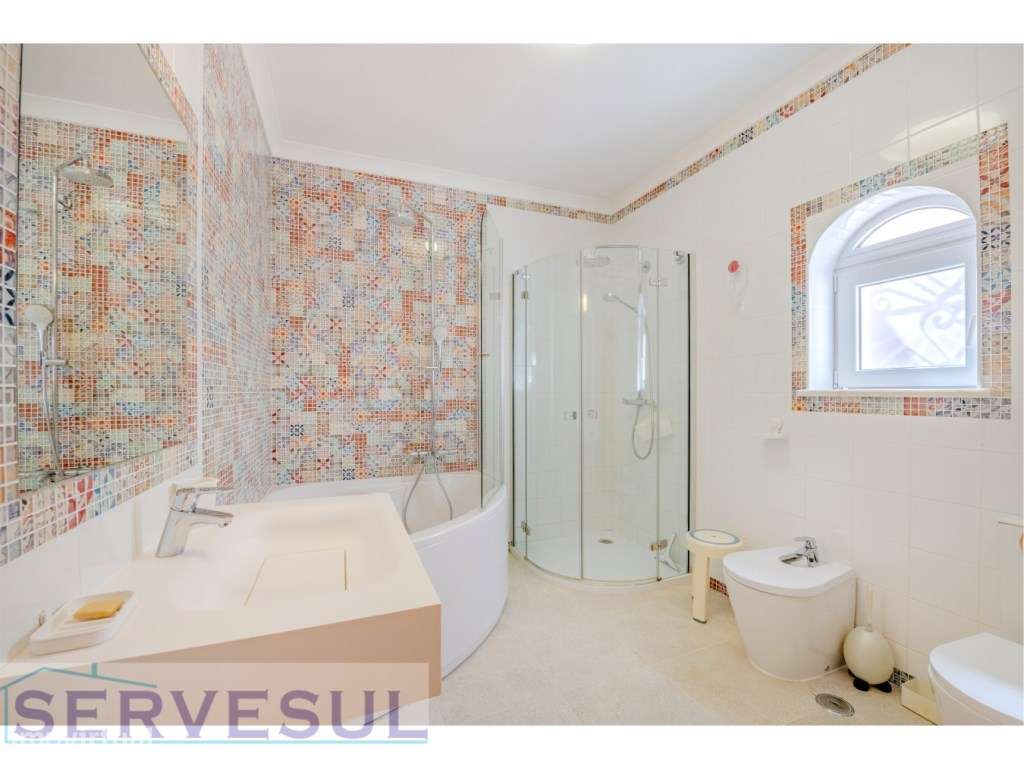 Moradia Deslumbrante de 2 andares com 274 m², composta por 4 quarto...-20