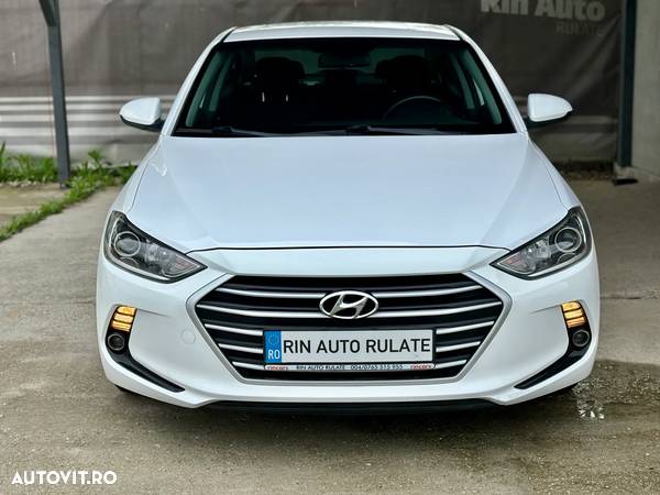 Hyundai Elantra 1.6 CRDI Comfort - 3