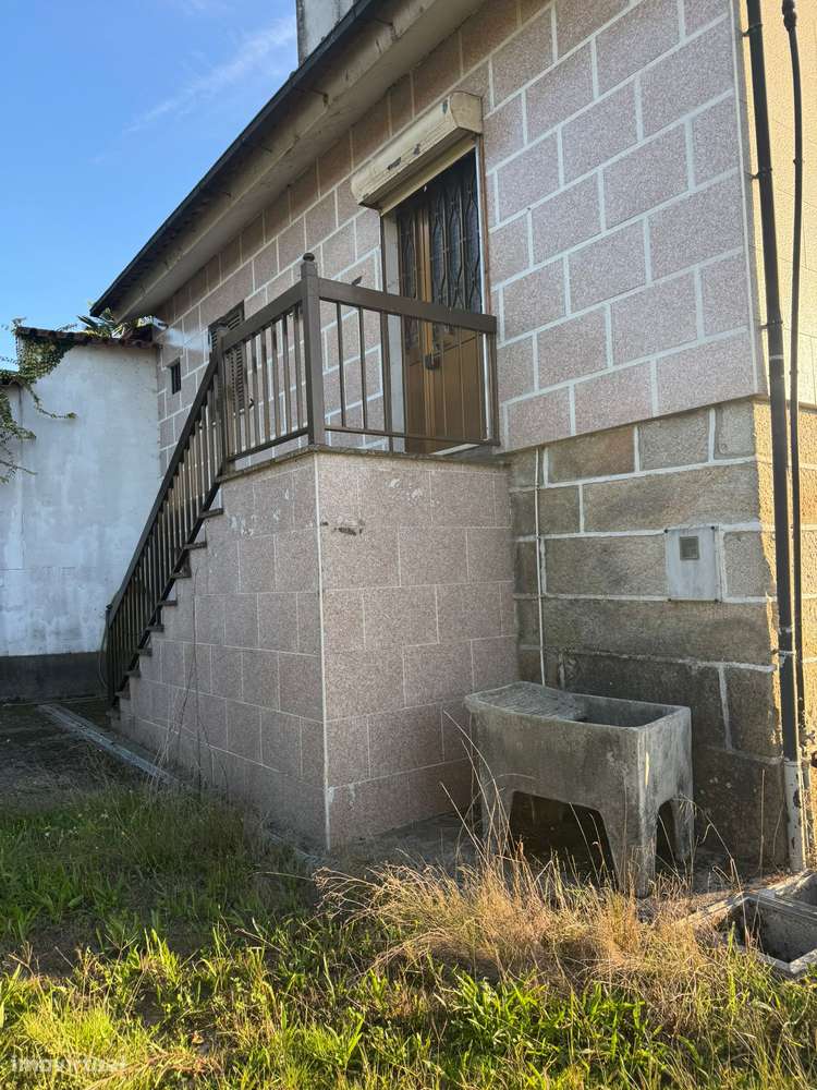 Moradia T5 em Beiral do Lima com terreno-3