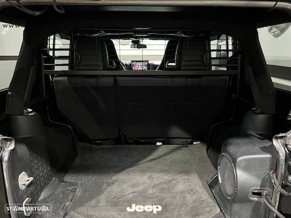 Jeep Wrangler Unlimited - 23