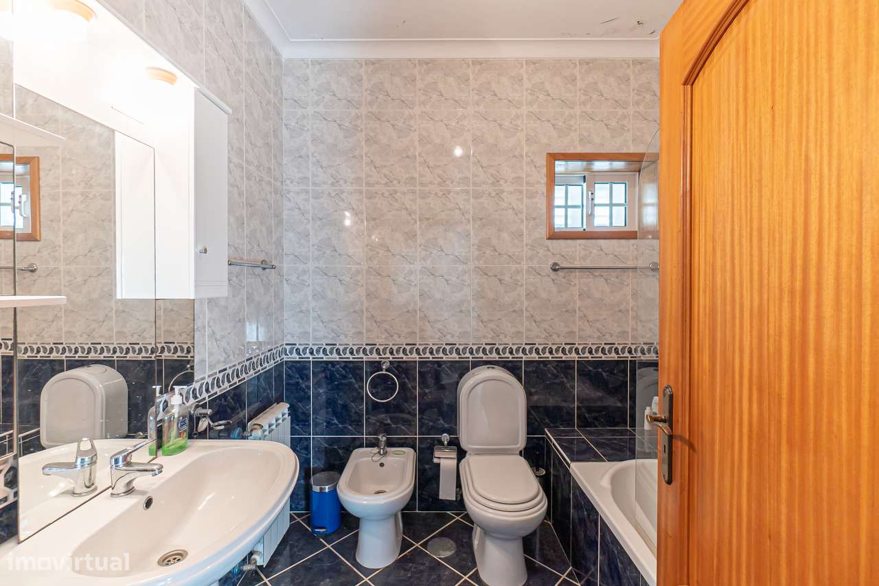 Moradia independente no centro de Alpendurada-7