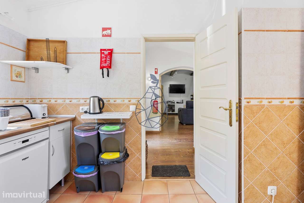Moradia T3 com Piscina e Jardim + Anexo Urbanização Serra e Mar - Port-11