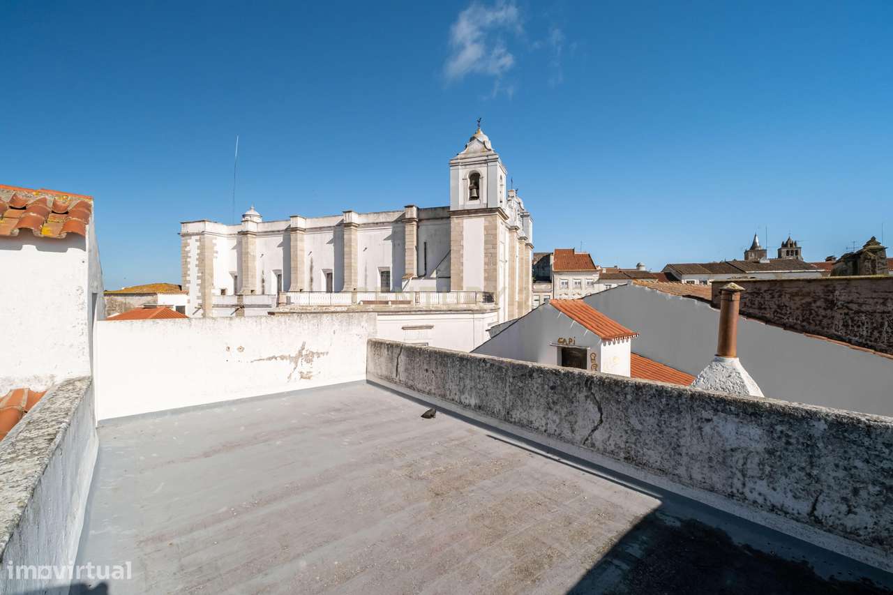 "Exclusiva Moradia Senhorial no Coração Histórico de Évora."-48