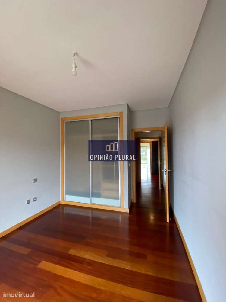T2 de Luxo com Varandas e Garagem Dupla em S. Félix da Marinha-11