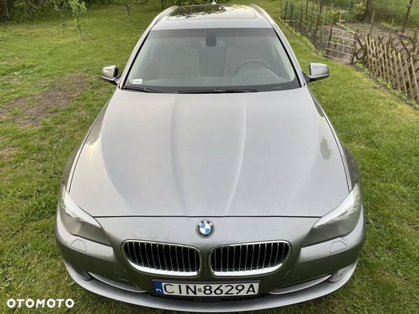 BMW Seria 5 530d xDrive Touring - 11