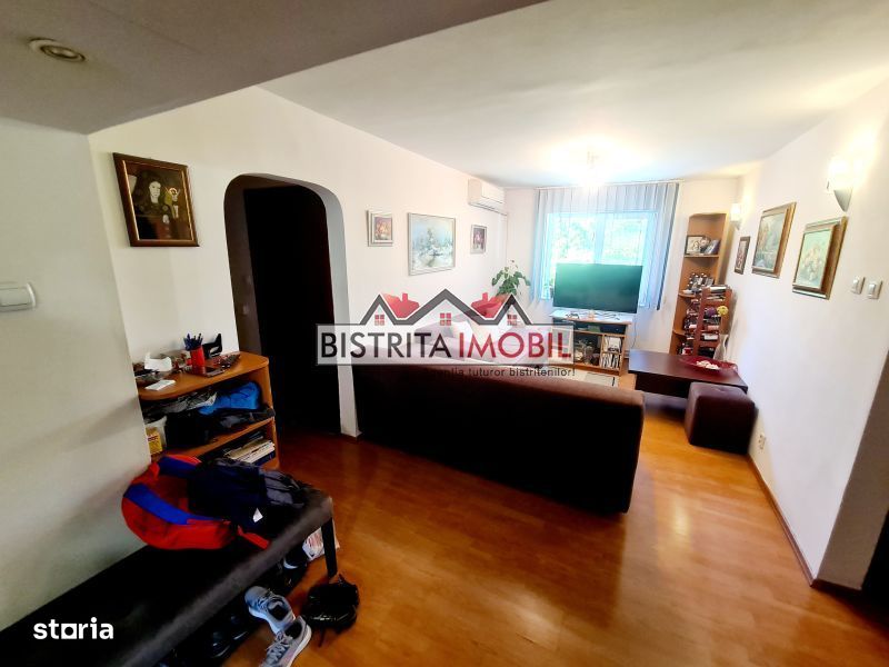 Apartament 4 camere, zona Sens, etaj 1, decomandat