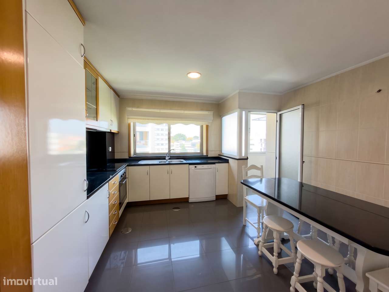 Apartamento T2 COMO NOVO Oliveira do Douro ao Intermaché-6