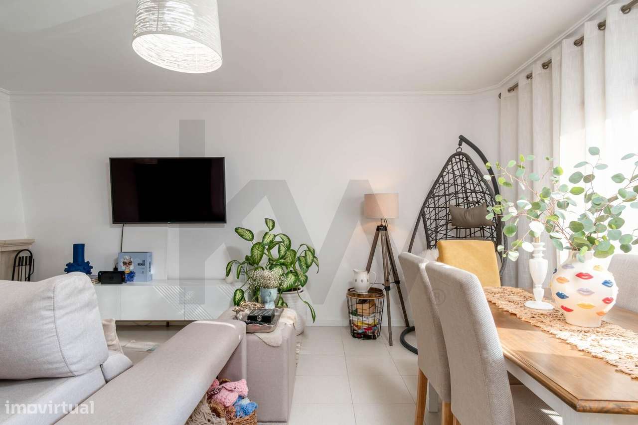 Apartamento T3, com Suíte, Arrecadação e Lugar de Garagem - Palhais, B-6