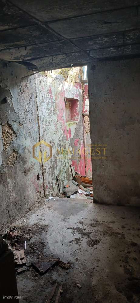 Lote de Terreno com Duas Moradias independentes para recuperar - Grande imagem: 2/20