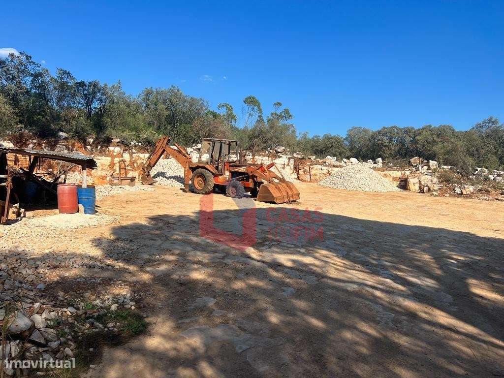 Pedreira de exploração de pedra branca de calçada com 14.000 m2 e u... - Grande imagem: 3/14