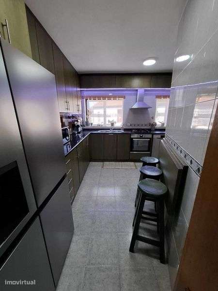 Moradia independente T4 3 Casas de Banho completas  Garagem dupla - Grande imagem: 4/12