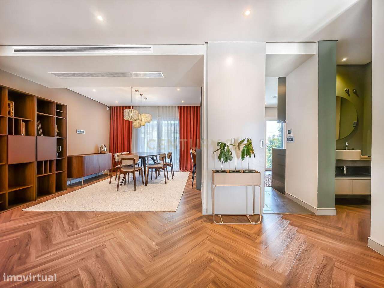 Moradia T4 em Condomínio Privado | Piscina | 6WC | Jardim | Terraço |-10