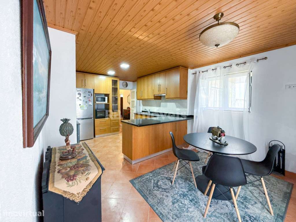 Moradia T2 com hipótese de ser convertida em T3, situado na Praia d... - Grande imagem: 2/50