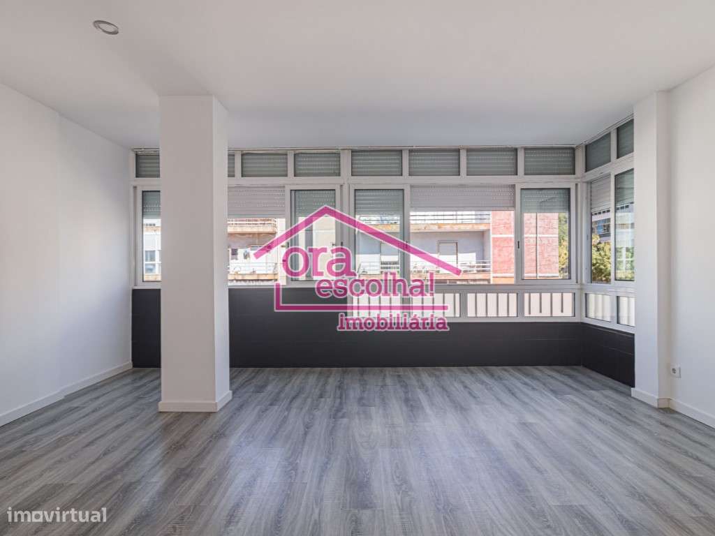 Apartamento T3 com 96 m2 Remodelado na Torre da Marinha - Seixal!-4