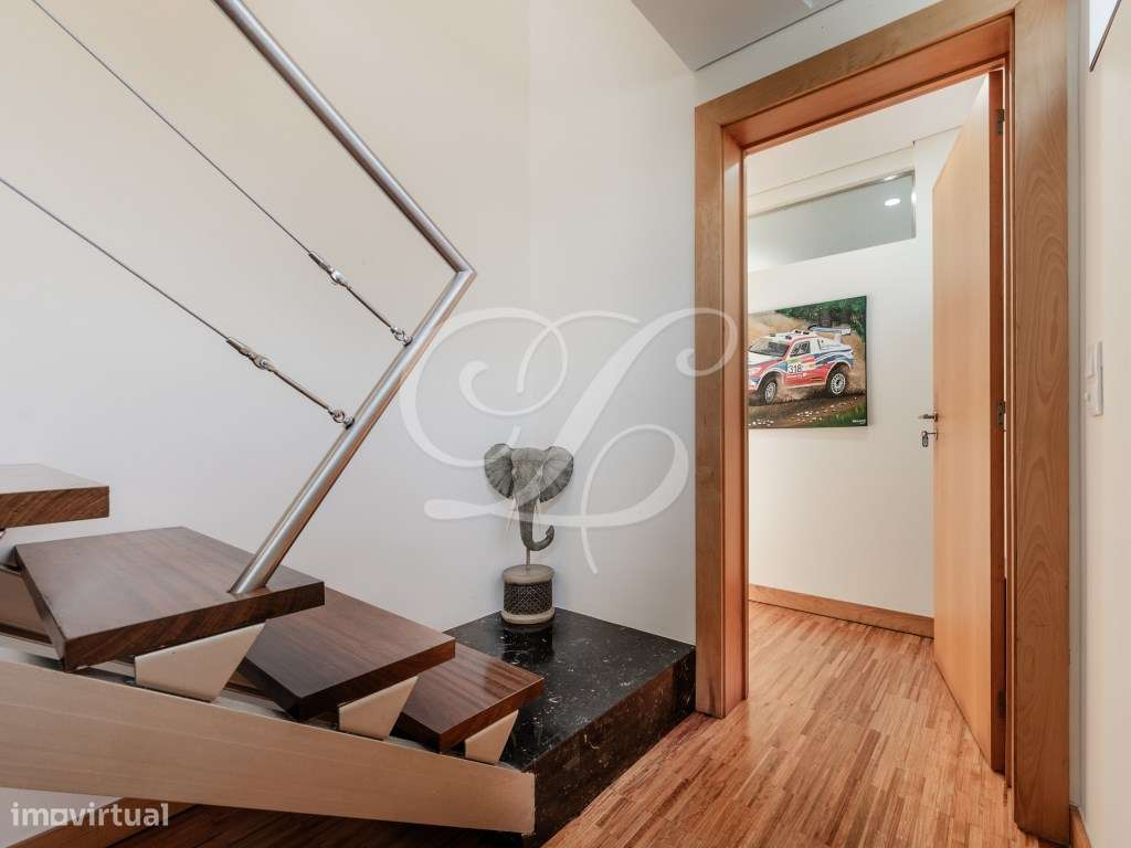 Moradia T4+1 com piscina, jardim relvado e área de barbecue | Cascais-44