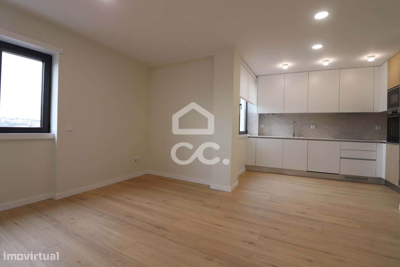 Oportunidade em Celas – T2 Totalmente Renovado com Vista Cidade e Rio - Grande imagem: 2/15