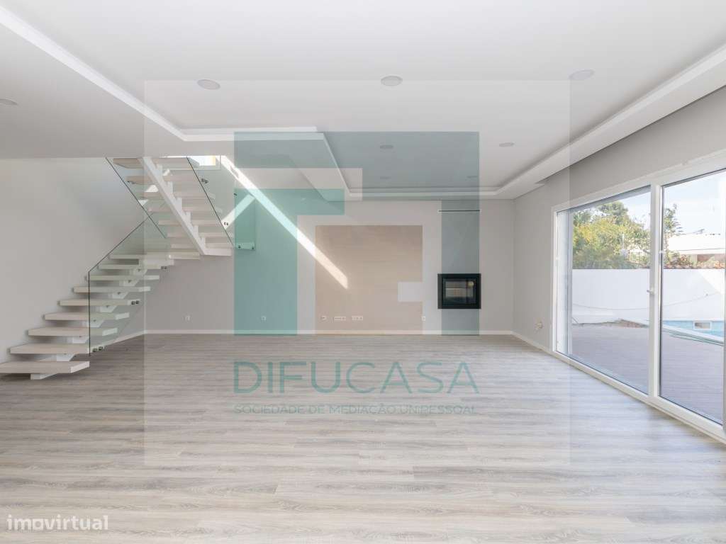 Moradia Isolada T4 Duplex com Piscina e Garagem-7