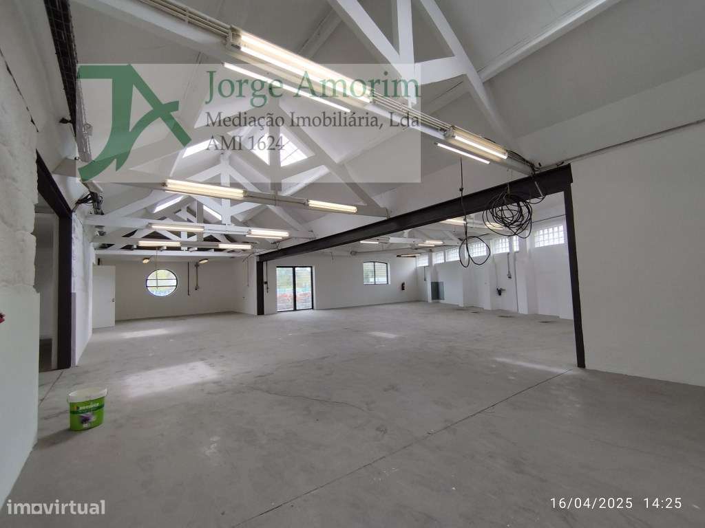Armazém industrial com 1400 m2. Frente para A.E - A43 Porto - Gondo...-5