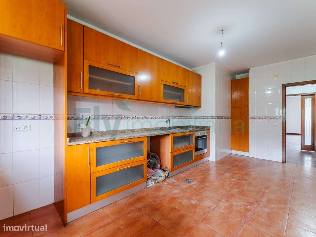 Excelente Apartamento T4 com Suite e Lugar de Garagem para 2 Carros-30