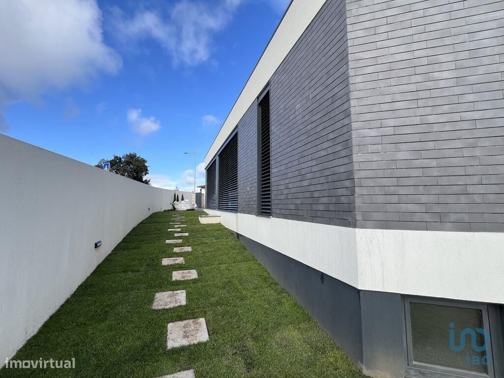 Casa / Villa T3 em Bougado (São Martinho e Santiago) de 222,00 m2 - Grande imagem: 1/24
