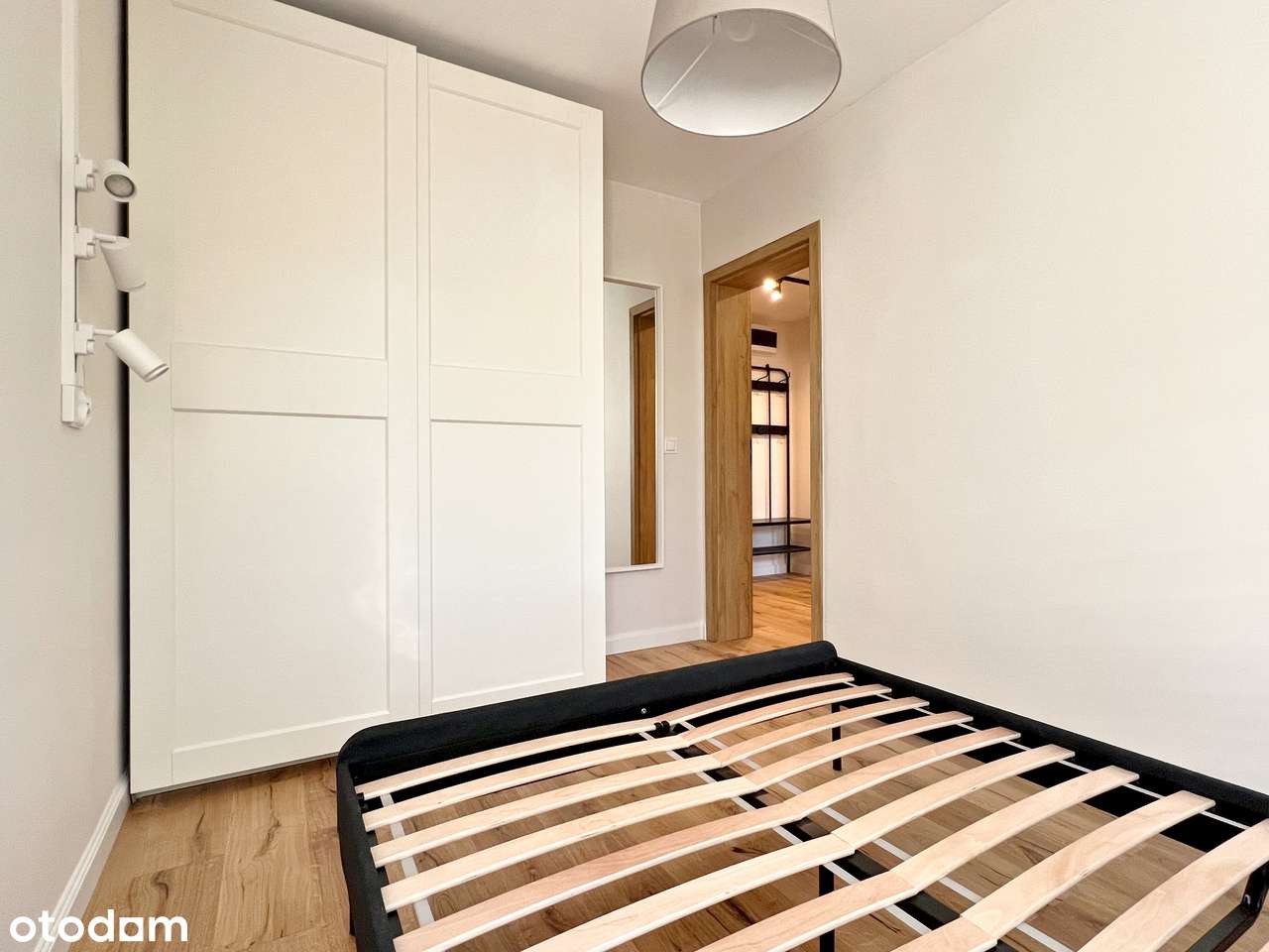 Parking, światło, zieleń – mieszkanie po generalnym remoncie-8