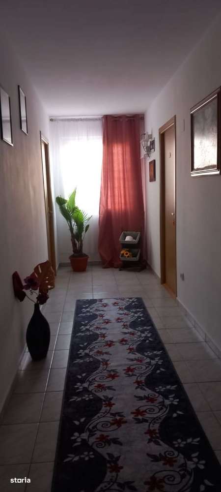 Vila Eforie Nord D+P+2 19 camere cu bai la 70m de faleza - Imagine principală: 3/16