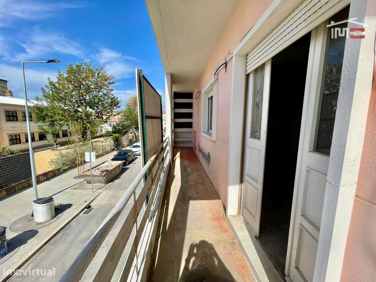 T3 Totalmente Remodelado com Suite e Varanda no Alto do Seixalinho-14