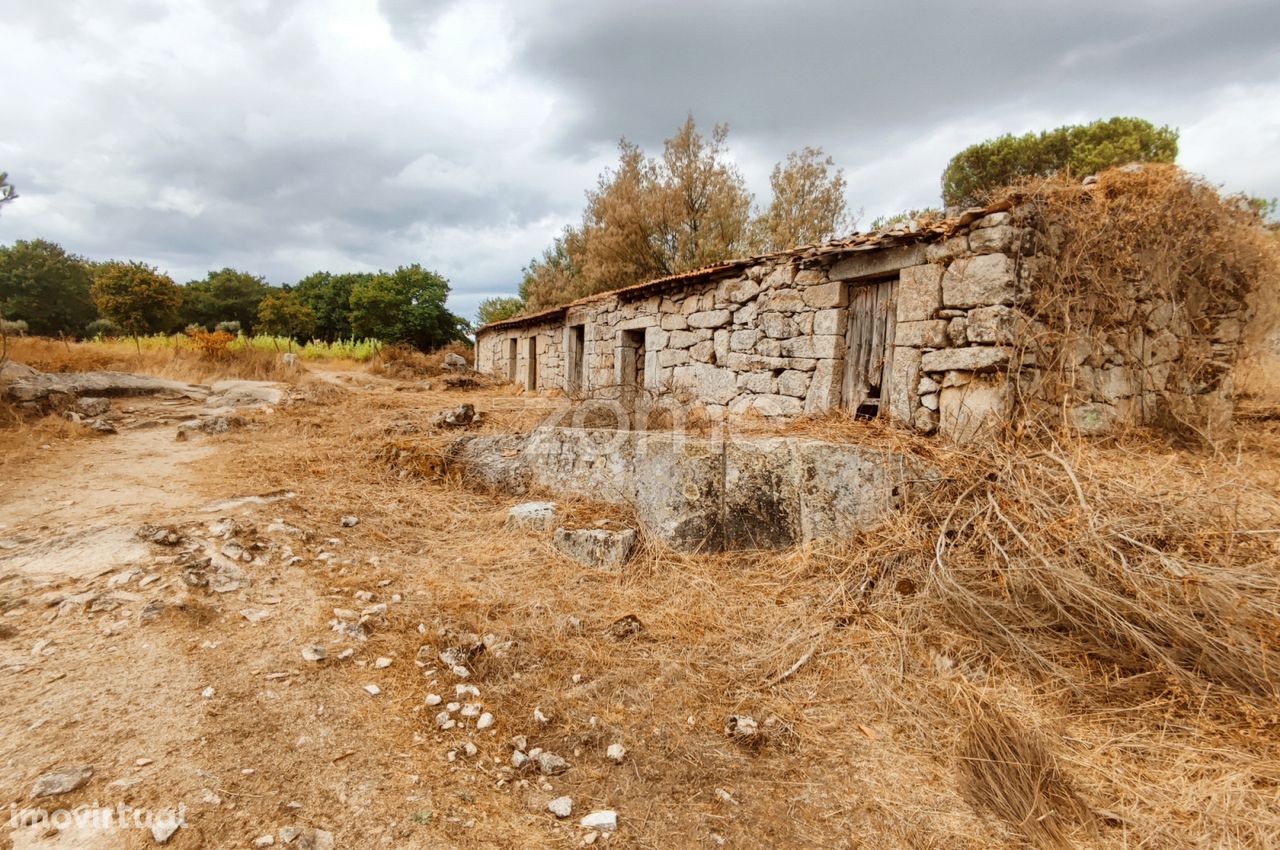 Terreno urbano em Cabanas do viriato COM 7.480 m2